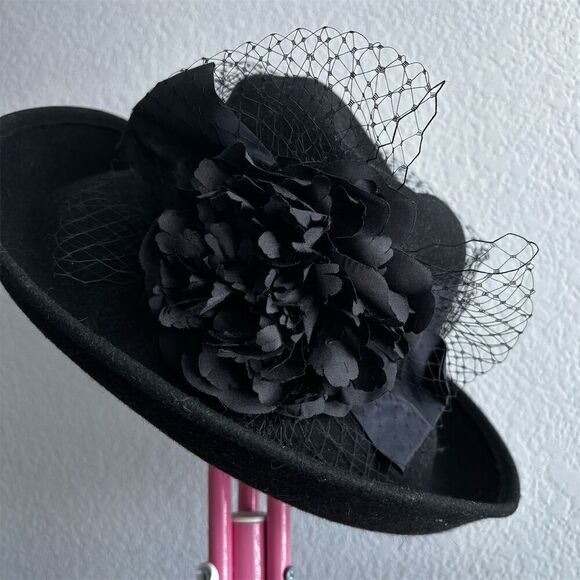 Women's Black Wide Brim Derby Hat Floral Veil Feather Wedding Vintage - Picture 1 of 5